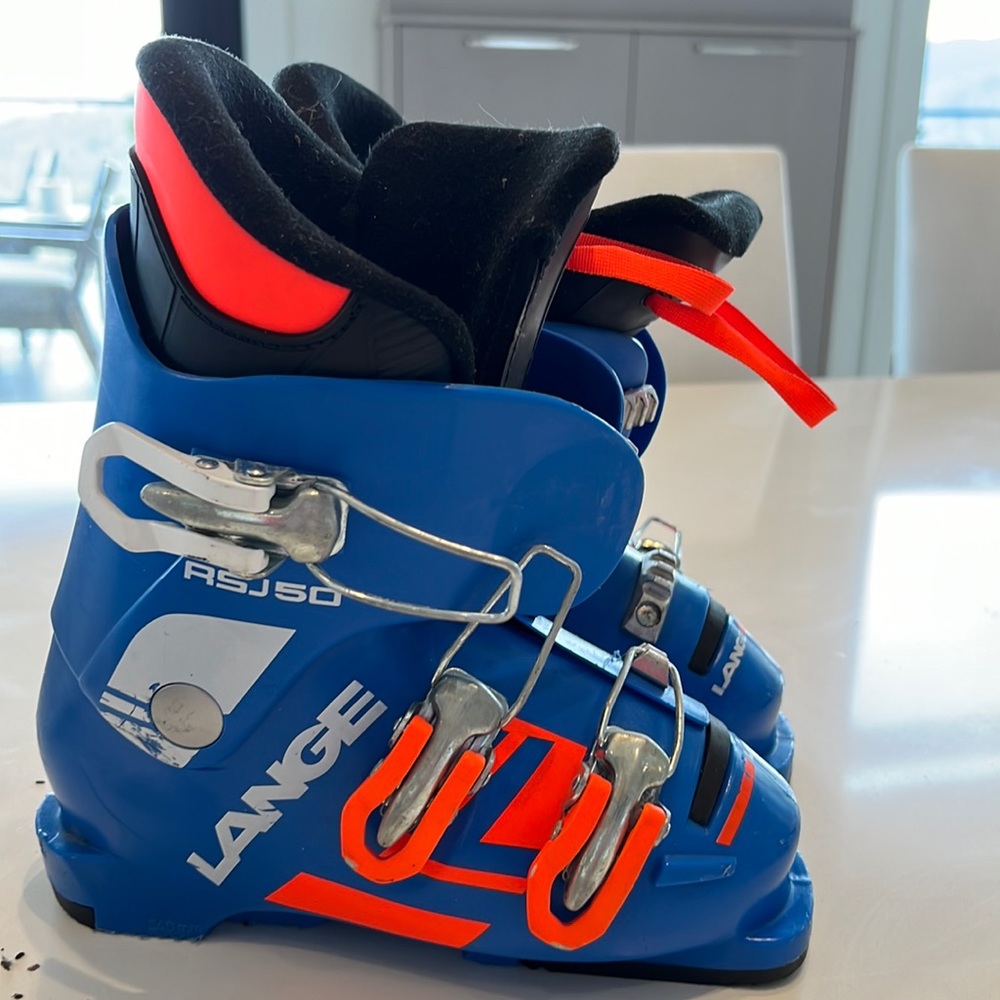 Lange kids ski boots